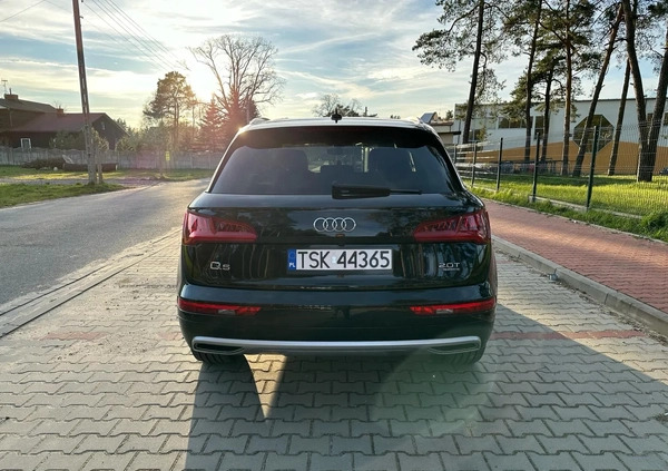 Audi Q5 cena 116000 przebieg: 117000, rok produkcji 2018 z Suchedniów małe 379